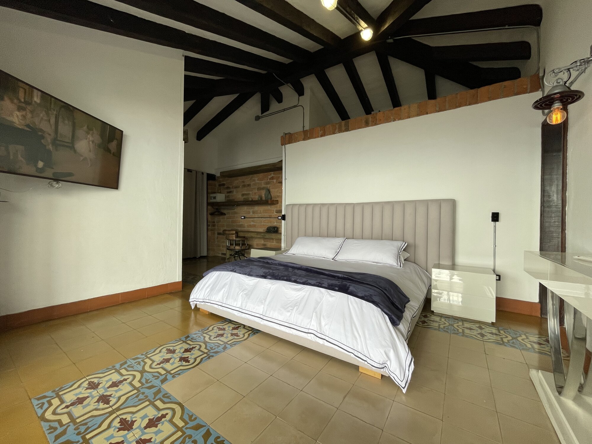 Casa en arriendo amoblado con piscina en Loma del Barro